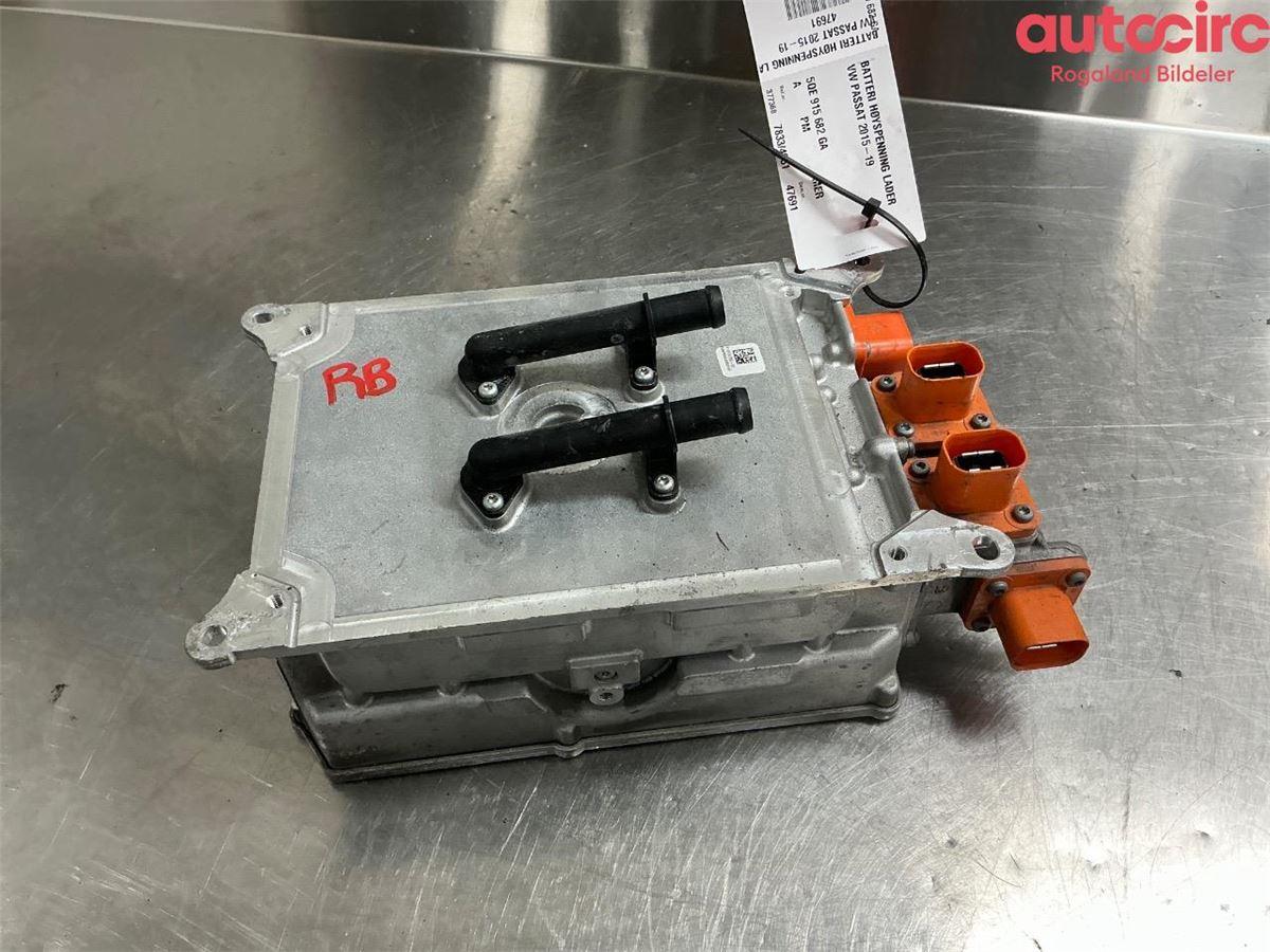 Ładowarka OBC VW Passat 2021 · 5QE 915 682 GA - Zdjęcie 1